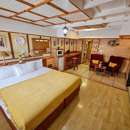 Tudor Lodge Guest House Йоханесбург Екстериор снимка