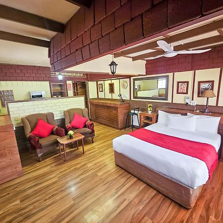 Tudor Lodge Guest House Йоханесбург Екстериор снимка