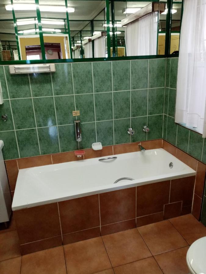 Tudor Lodge Guest House Йоханесбург Екстериор снимка