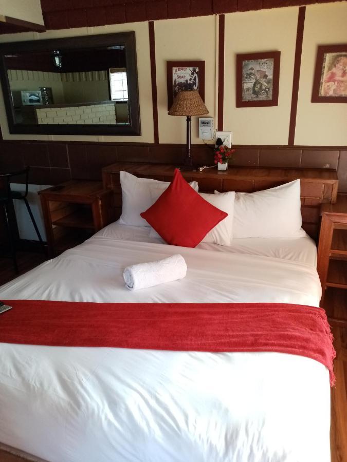 Tudor Lodge Guest House Йоханесбург Екстериор снимка