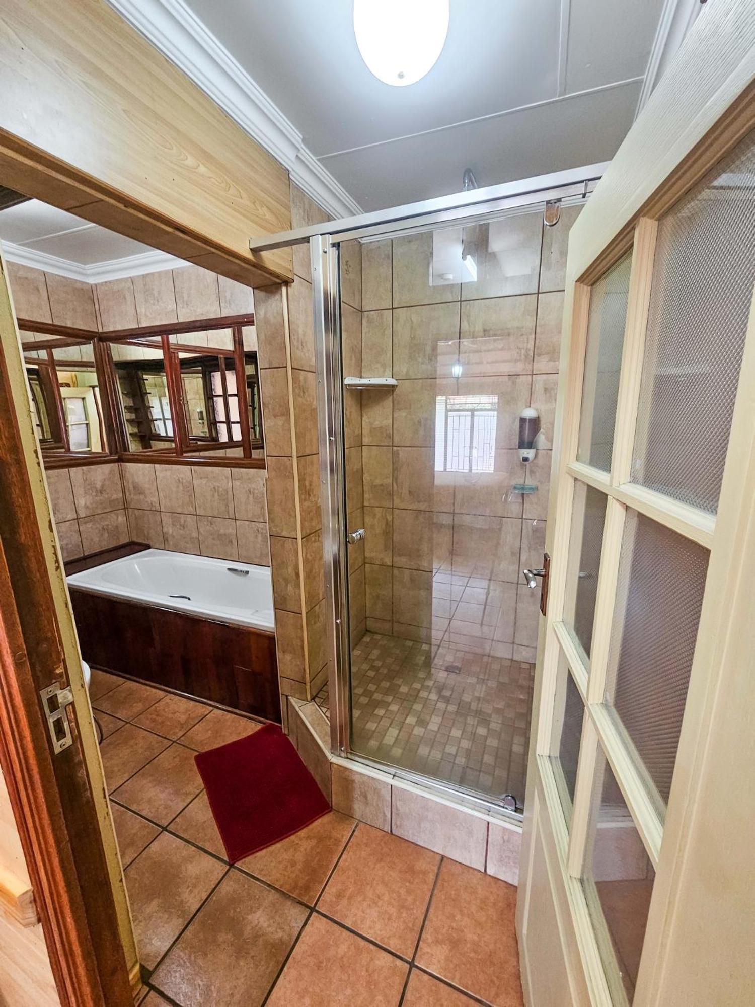 Tudor Lodge Guest House Йоханесбург Екстериор снимка