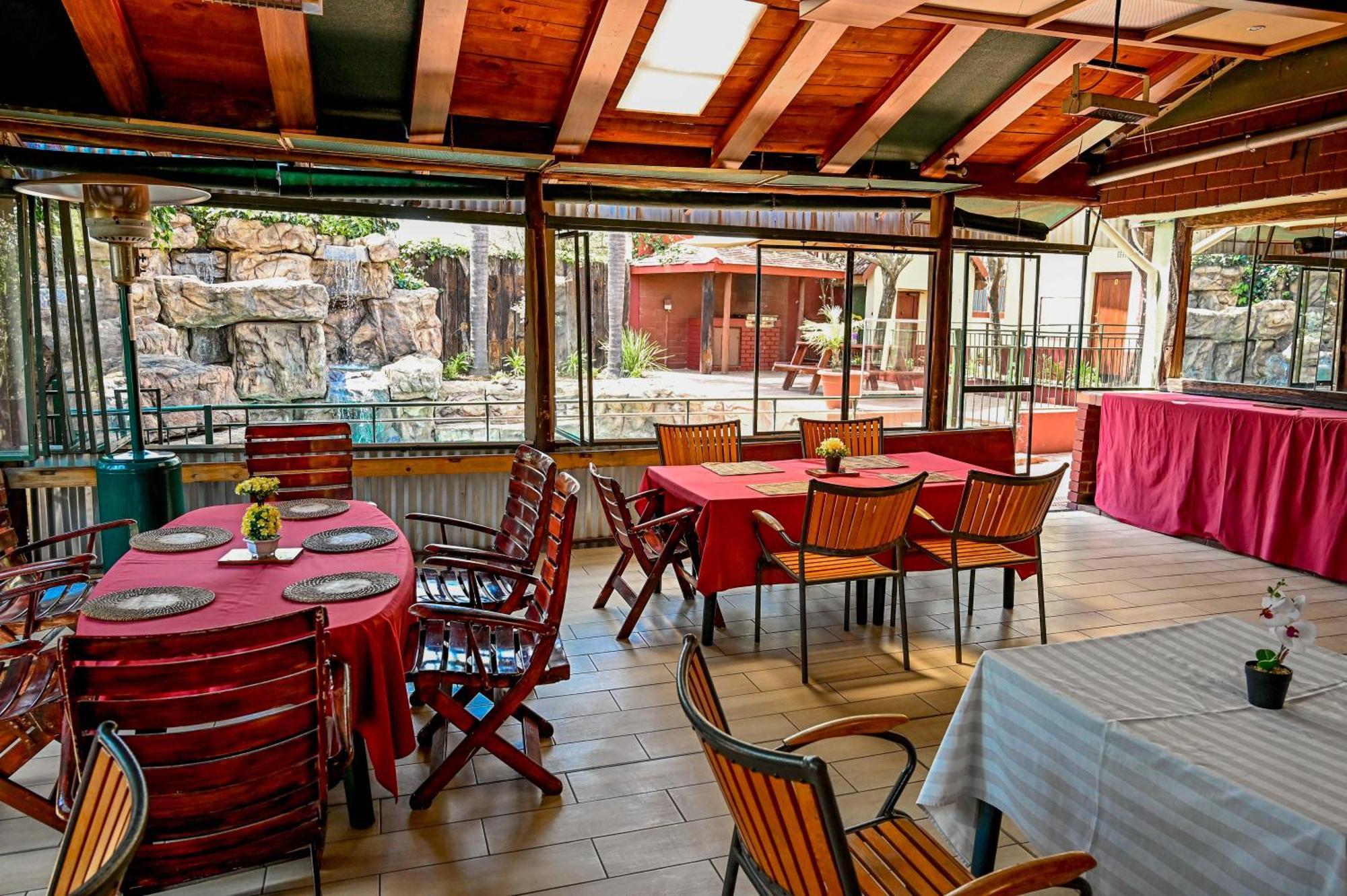 Tudor Lodge Guest House Йоханесбург Екстериор снимка