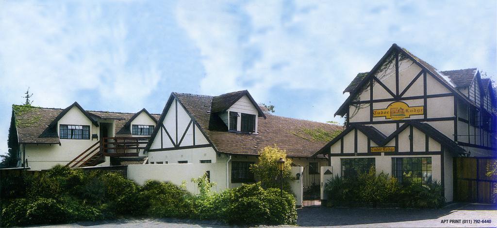 Tudor Lodge Guest House Йоханесбург Екстериор снимка