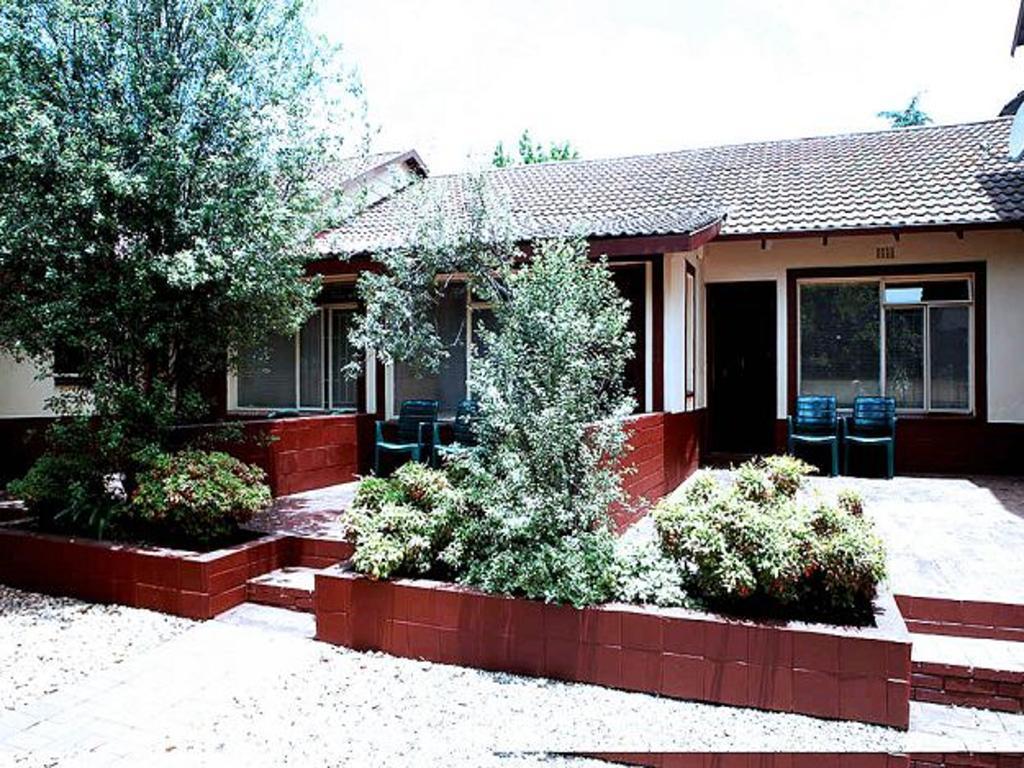 Tudor Lodge Guest House Йоханесбург Екстериор снимка